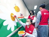 LGU+, 아동복지시설에 '벽화그리기' 봉사활동