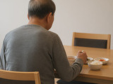 저소득 노인, 혼밥 많고 우울감도 높다