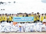 동서식품, 무의도 해안서 플로깅 봉사활동 진행